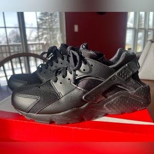 Nike Huaraches “Black”